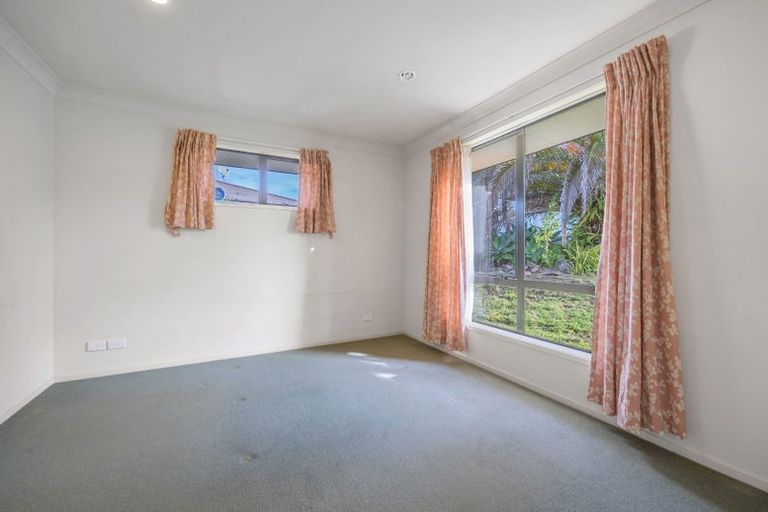 Photo of property in 11 Fresil Lane, Massey, Auckland, 0614
