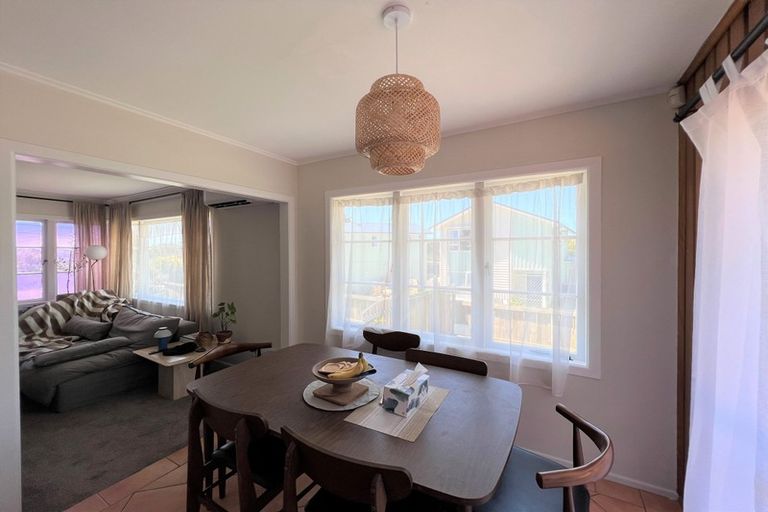 Photo of property in 23 Paton Avenue, Te Atatu South, Auckland, 0610