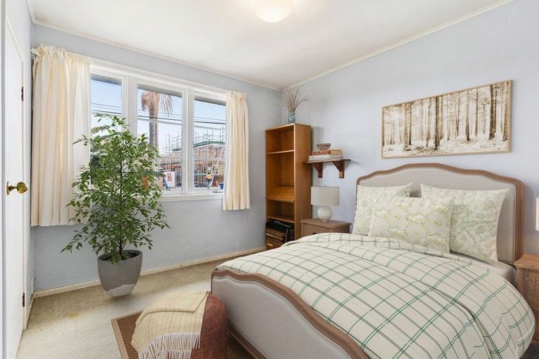 Photo of property in 8 Poto Street, Te Atatu South, Auckland, 0610