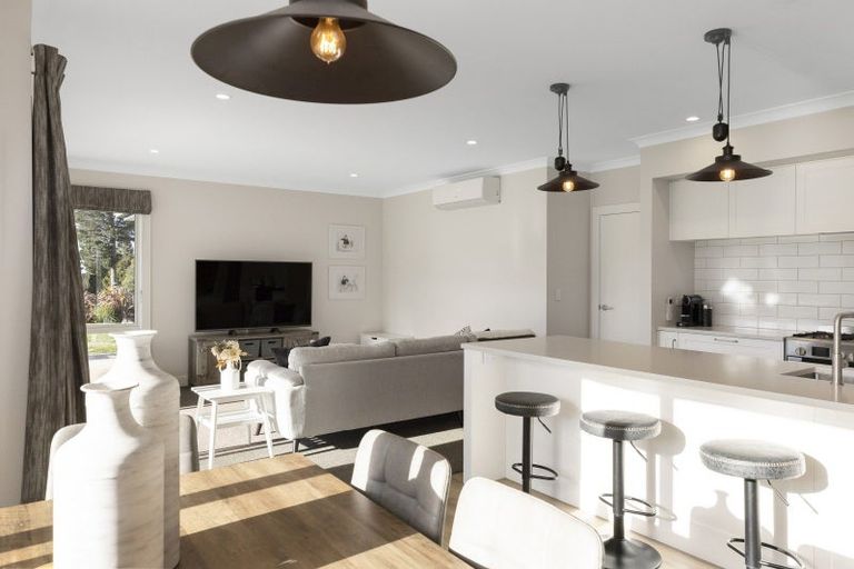 Photo of property in 7 Lochinvar Lane, Acacia Bay, Taupo, 3385