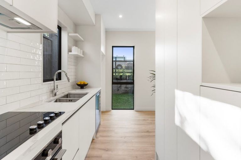 Photo of property in 136d Forrest Hill Road, Forrest Hill, Auckland, 0620