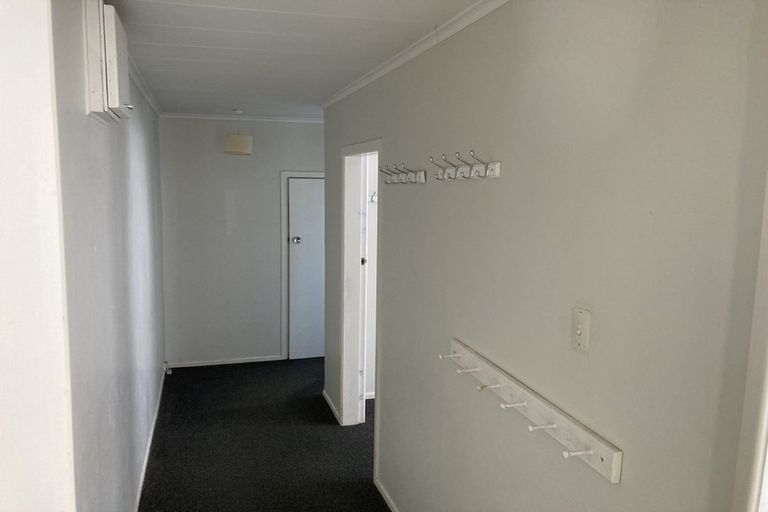 Photo of property in 87 Queens Drive, Lyall Bay, Wellington, 6022