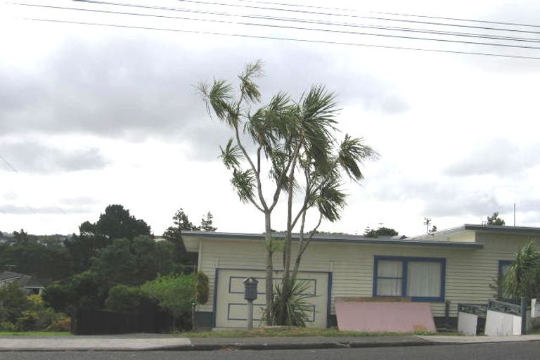 Photo of property in 2/12 Sunnynook Road, Sunnynook, Auckland, 0620