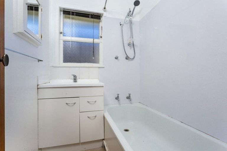 Photo of property in 1/18 Anne Road, Hillcrest, Auckland, 0627