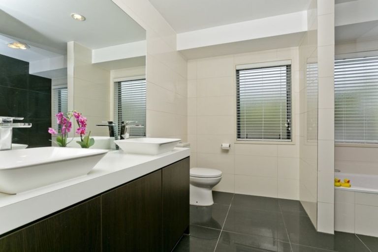 Photo of property in 12 Samuel Cross Place, Greenhithe, Auckland, 0632