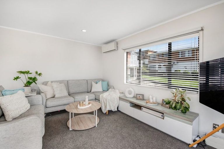 Photo of property in 13 Red Beach Road, Red Beach, 0932