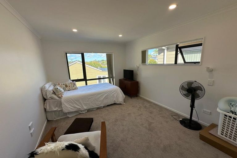 Photo of property in 30a Godley Road, Green Bay, Auckland, 0604