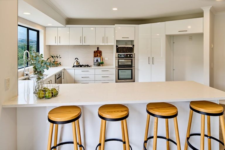 Photo of property in 32 Amesbury Drive, Churton Park, Wellington, 6037