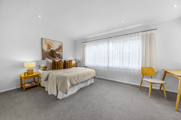 Photo of property in 16 Prestige Place, Castor Bay, Auckland, 0620