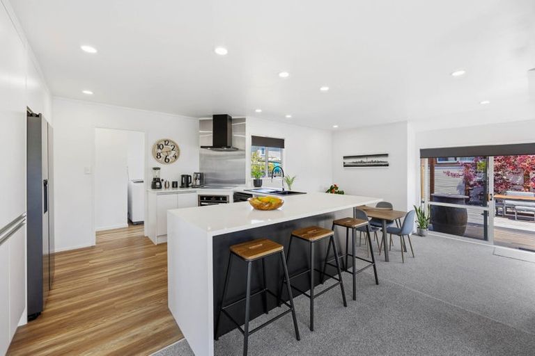 Photo of property in 5 Harford Place, Pakuranga Heights, Auckland, 2010