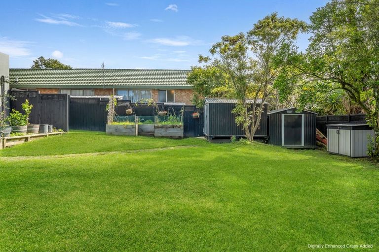 Photo of property in 3 San Ambrosio Rise, Henderson, Auckland, 0612