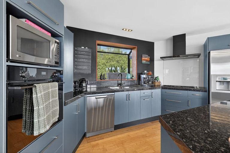 Photo of property in 16 Stoneyridge Close, Mount Pleasant, Christchurch, 8081
