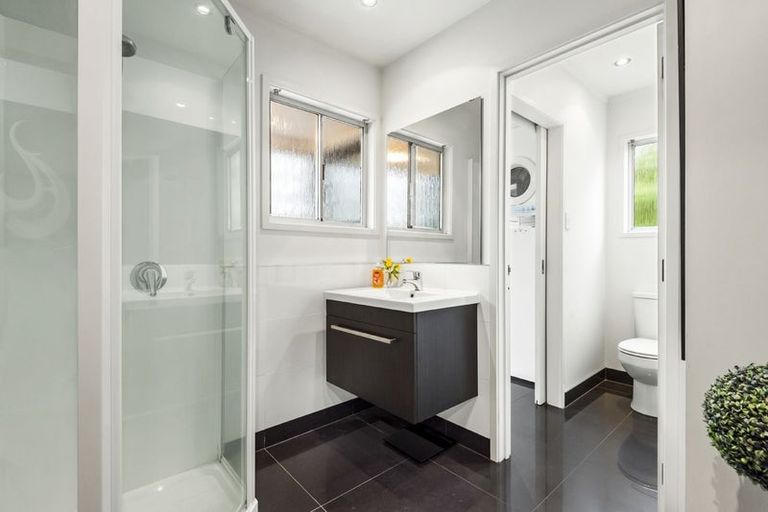 Photo of property in 25 Kitewao Street, Northcote, Auckland, 0627