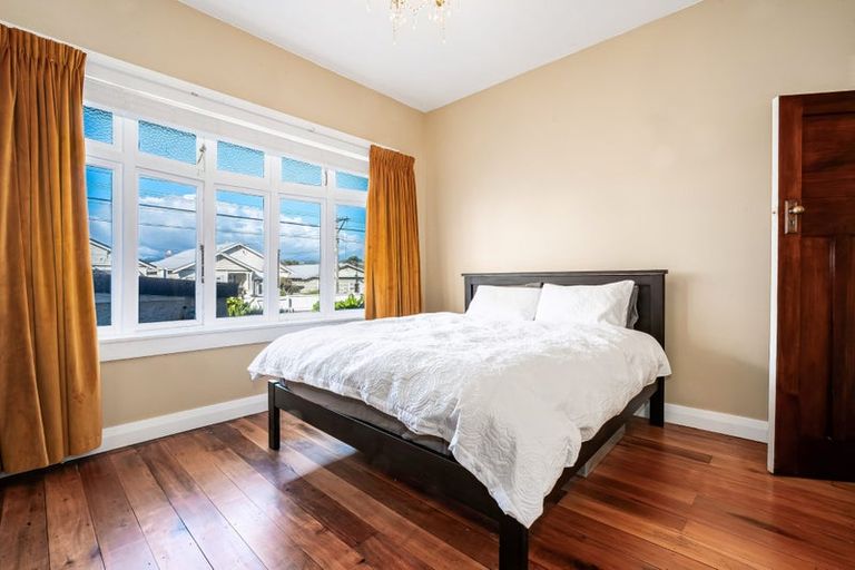 Photo of property in 134 Onepu Road, Lyall Bay, Wellington, 6022