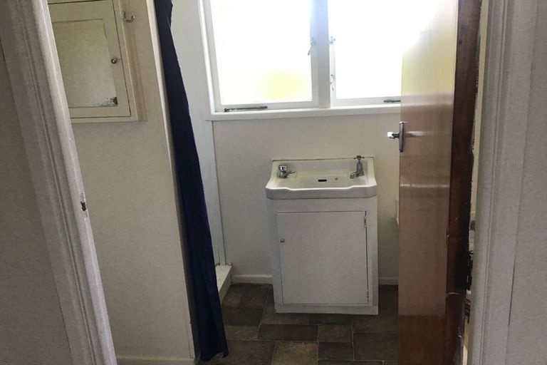 Photo of property in 35 Kamo Road, Regent, Whangarei, 0112