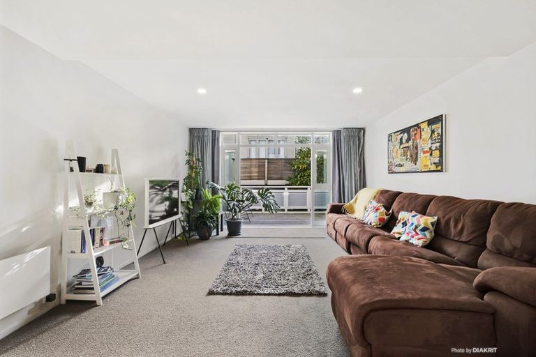 Photo of property in Victoria Villas, 42/35u Pirie Street, Mount Victoria, Wellington, 6011