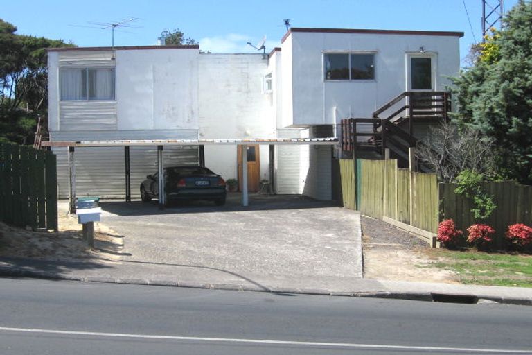 Photo of property in 2/54 Easton Park Parade, Glenfield, Auckland, 0629