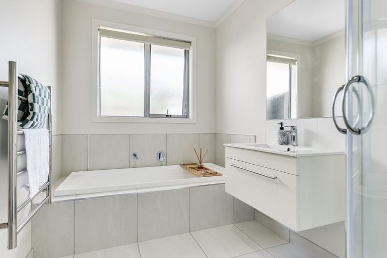 Photo of property in 10 Manawaroa Close, Grandview Heights, Hamilton, 3200