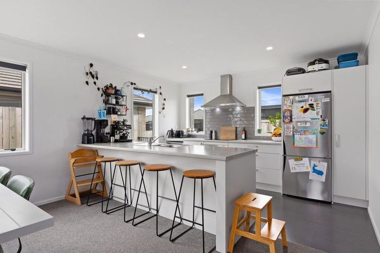 Photo of property in 19 Naeo Close, Papamoa Beach, Papamoa, 3118