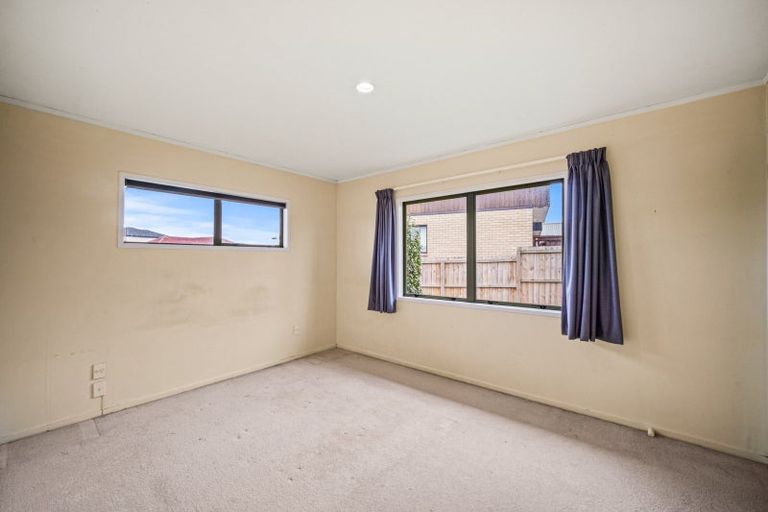 Photo of property in 9a Karamu Street, Te Atatu Peninsula, Auckland, 0610