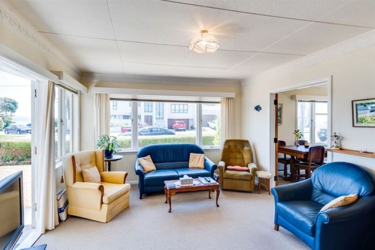 Photo of property in 42 Charles Street, Westshore, Napier, 4110