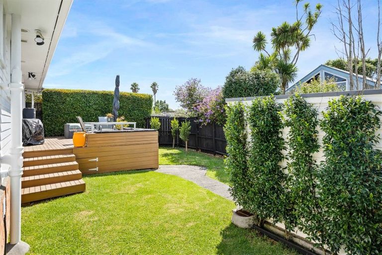 Photo of property in 5 Kervil Avenue, Te Atatu Peninsula, Auckland, 0610