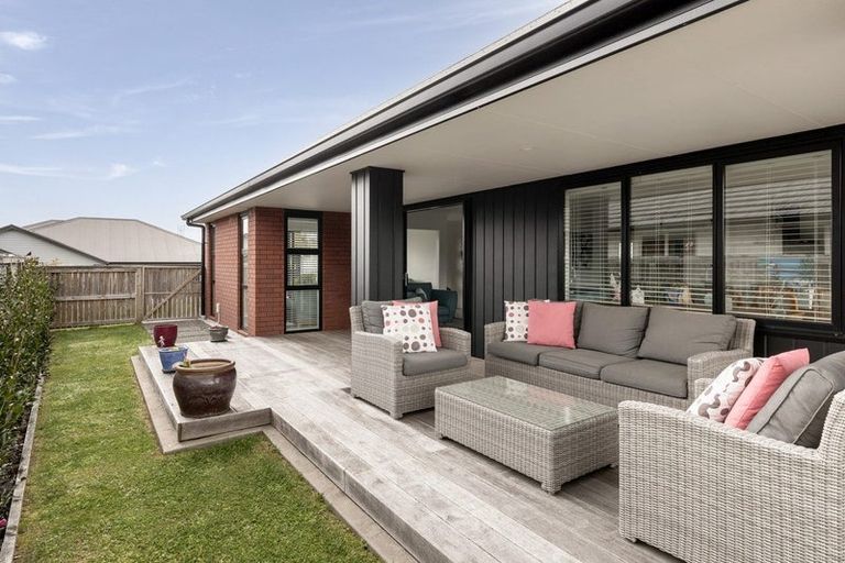 Photo of property in 4 Washingtonia Way, Omokoroa, 3114