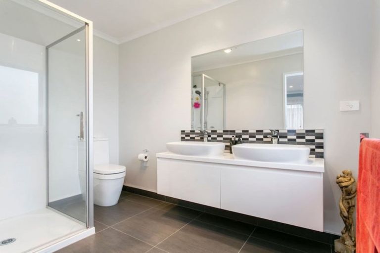 Photo of property in 125 Saint Kilda Road, Cambridge, 3434