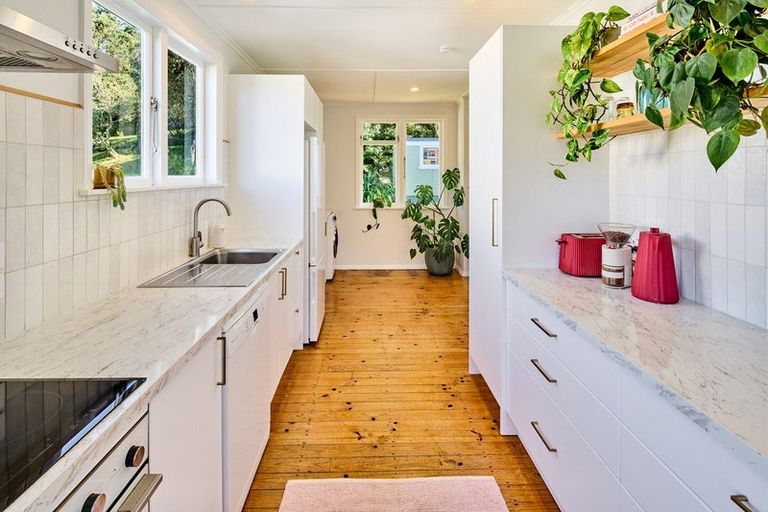 Photo of property in 15 Greer Crescent, Tawa, Wellington, 5028