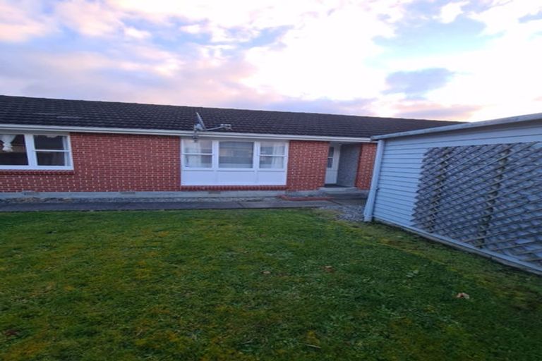 Photo of property in 2/31 Hillside Drive, Maoribank, Upper Hutt, 5018