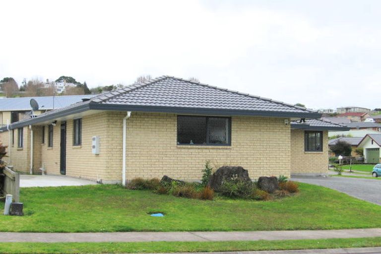 Photo of property in 70 Cabeleigh Drive, Helensville, 0800