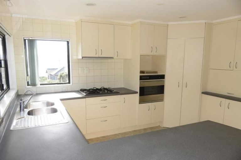 Photo of property in 3 Tamworth Crescent, Newlands, Wellington, 6037