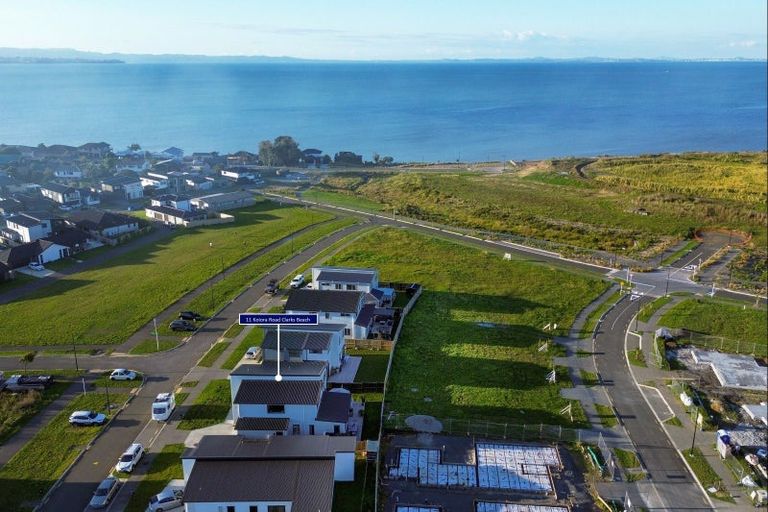 Photo of property in 11 Koiora Road, Clarks Beach, 2122