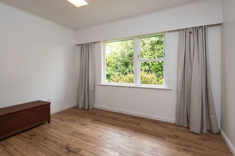 Photo of property in 26 Bellringer Crescent, Newlands, Wellington, 6037