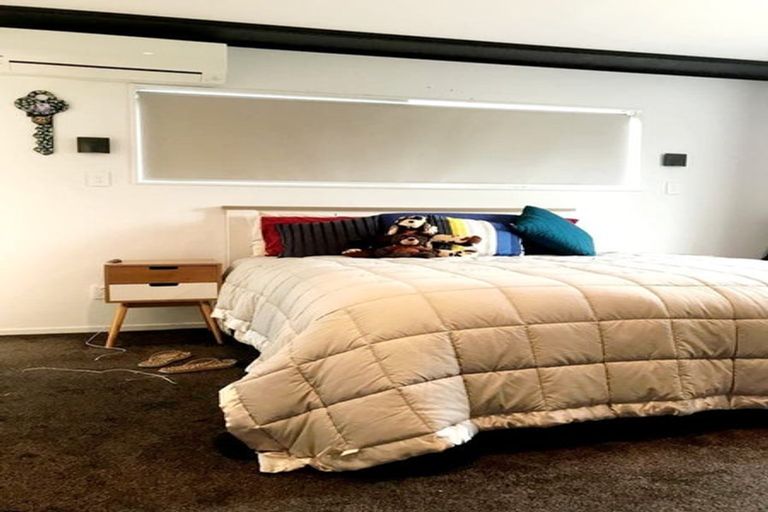 Photo of property in 37 Newington Road, Henderson, Auckland, 0612