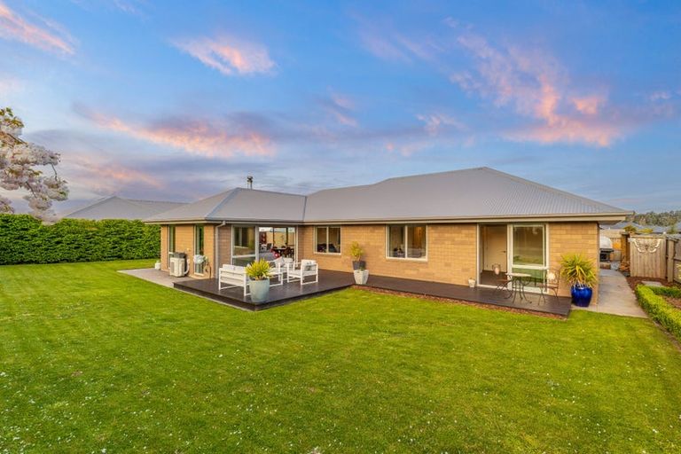 Photo of property in 13 Loeb Place, Rolleston, 7614