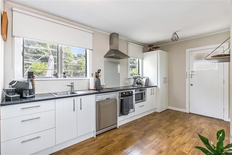 Photo of property in 15 Awaroa Road, Helensville, 0800