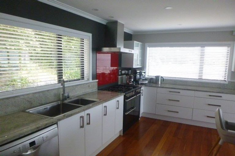 Photo of property in 124 Nevay Road, Karaka Bays, Wellington, 6022
