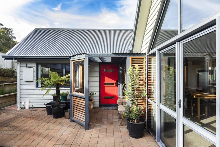 Photo of property in 26 Cornwall Road, Lyttelton, 8082
