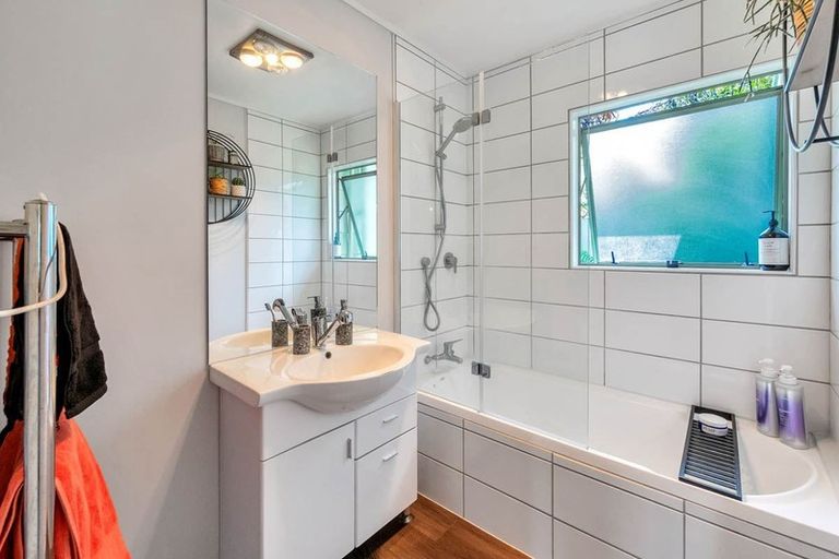 Photo of property in 44a Riserra Drive, Ranui, Auckland, 0612