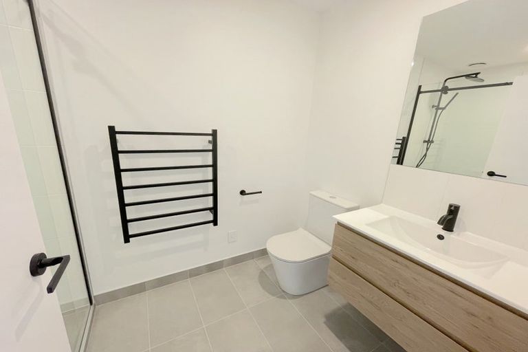 Photo of property in 6/598 Te Atatu Road, Te Atatu Peninsula, Auckland, 0610