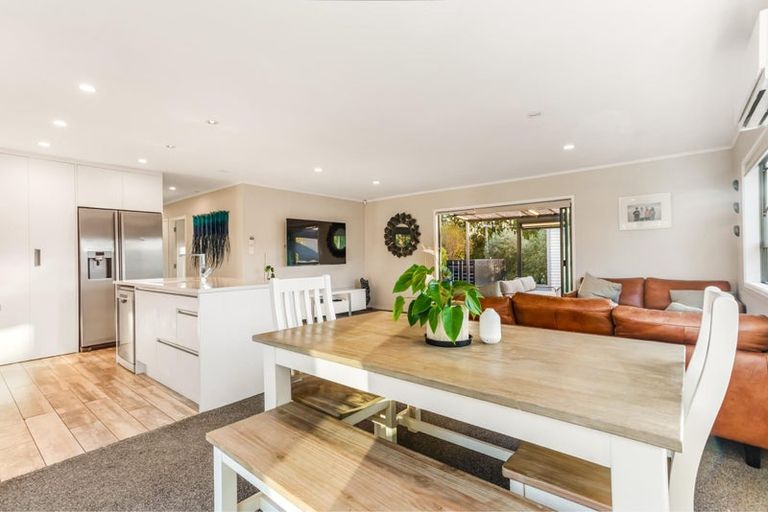 Photo of property in 31 Cambridge Road, Riverhead, 0820