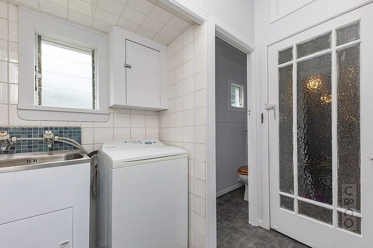 Photo of property in 16 Great North Road, Riverhead, 0820