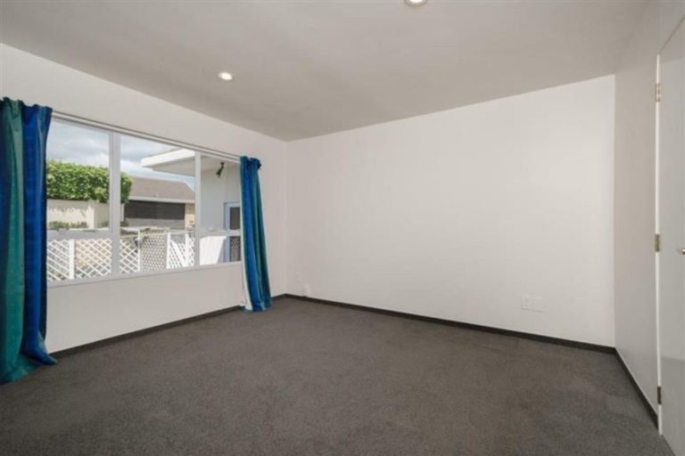 Photo of property in 25 Marguerita Place, West Harbour, Auckland, 0618