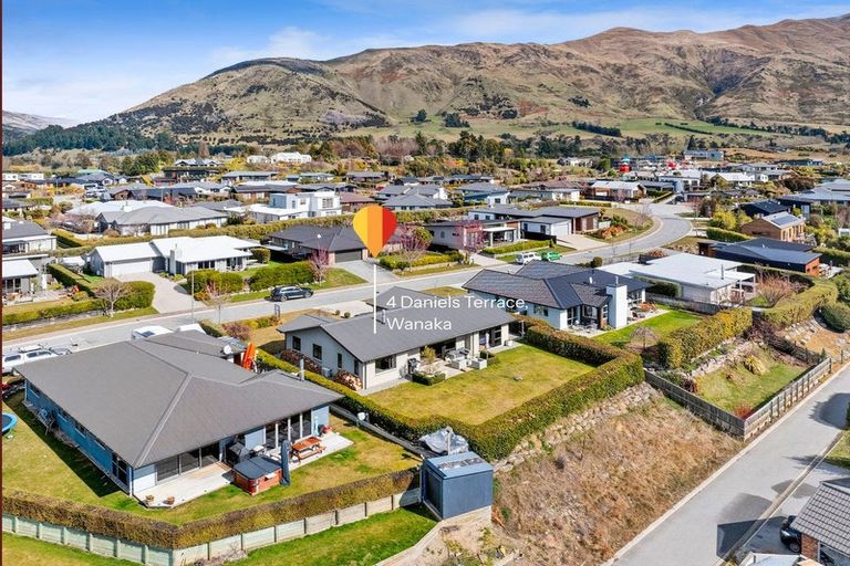 Photo of property in 4 Daniels Terrace, Wanaka, 9305