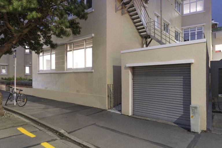Photo of property in Fountain Court, 16/48u Oriental Parade, Oriental Bay, Wellington, 6011