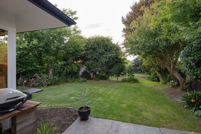 Photo of property in 27 Winston Avenue, Hokowhitu, Palmerston North, 4410