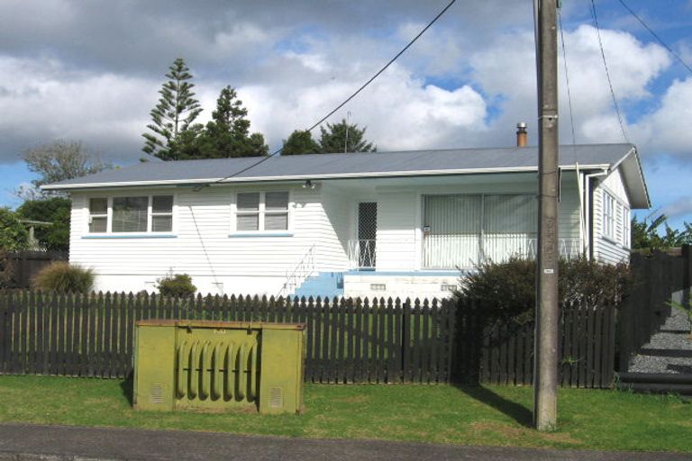 Photo of property in 6 Murray Road, Te Atatu Peninsula, Auckland, 0610