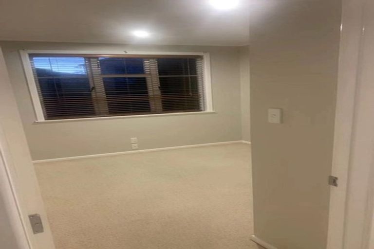 Photo of property in 27 Taikata Road, Te Atatu Peninsula, Auckland, 0610
