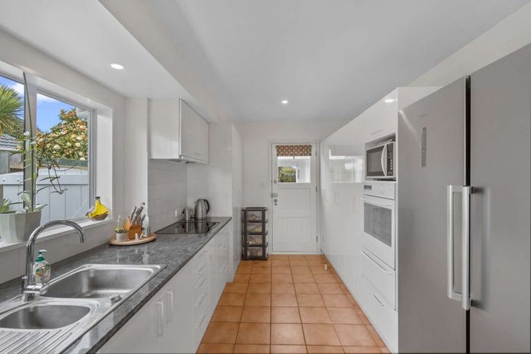 Photo of property in 73 Greendale Avenue, Avonhead, Christchurch, 8042